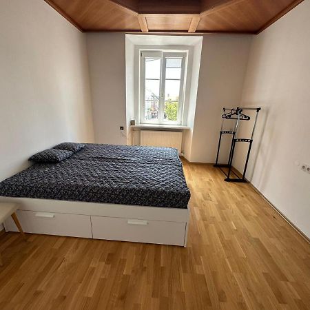 Central Plaza Great Apartment 4 Bedroom 3 Bathroom Bruckneudorf Екстериор снимка