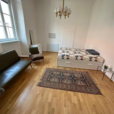 Central Plaza Great Apartment 4 Bedroom 3 Bathroom Bruckneudorf Екстериор снимка