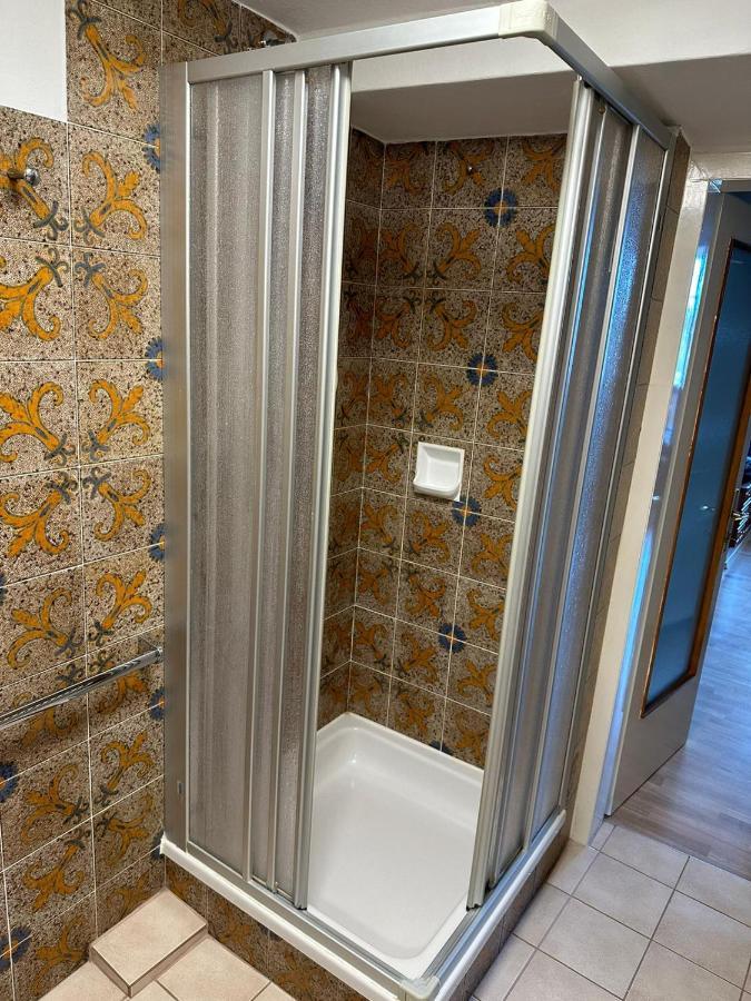 Central Plaza Great Apartment 4 Bedroom 3 Bathroom Bruckneudorf Екстериор снимка