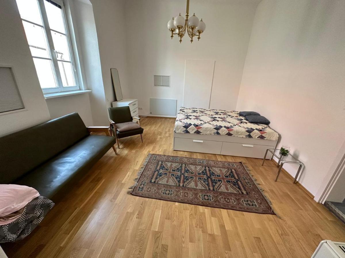 Central Plaza Great Apartment 4 Bedroom 3 Bathroom Bruckneudorf Екстериор снимка
