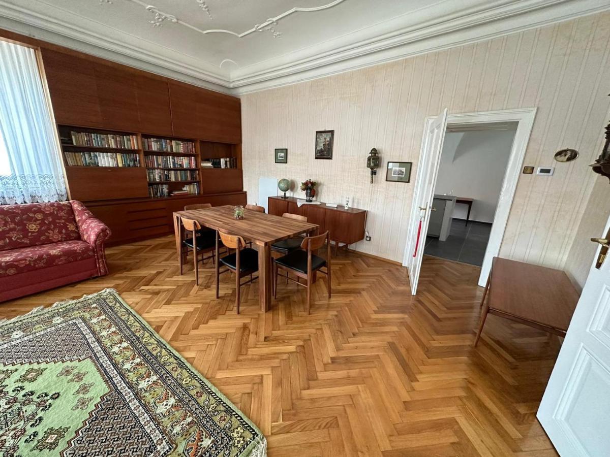 Central Plaza Great Apartment 4 Bedroom 3 Bathroom Bruckneudorf Екстериор снимка