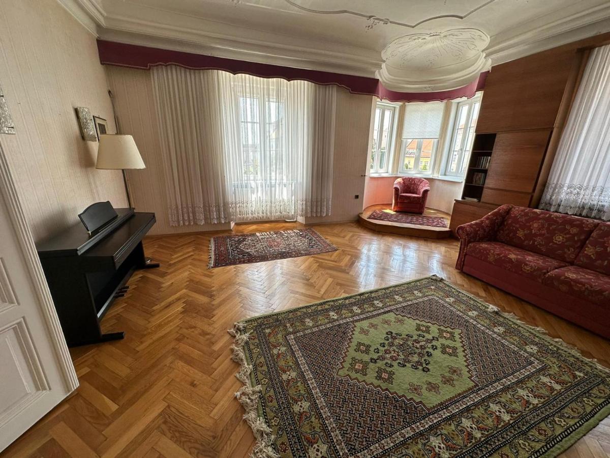 Central Plaza Great Apartment 4 Bedroom 3 Bathroom Bruckneudorf Екстериор снимка