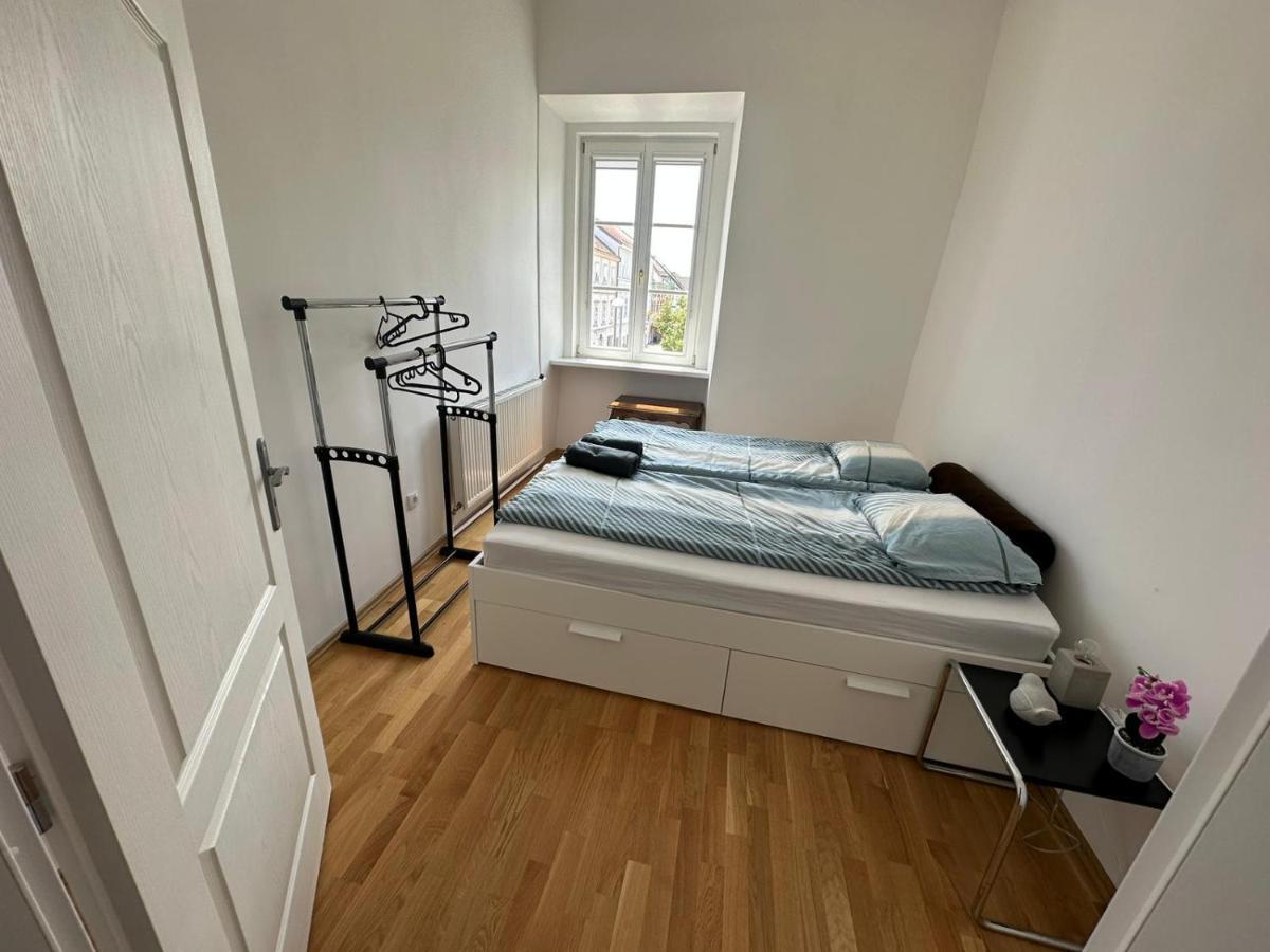 Central Plaza Great Apartment 4 Bedroom 3 Bathroom Bruckneudorf Екстериор снимка